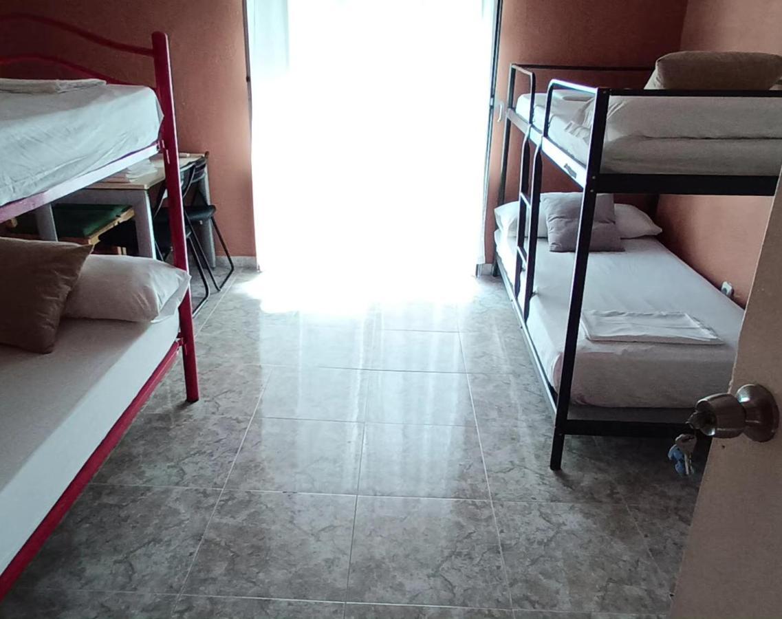 La Maestranza Apartment Rooms Seville Exterior photo